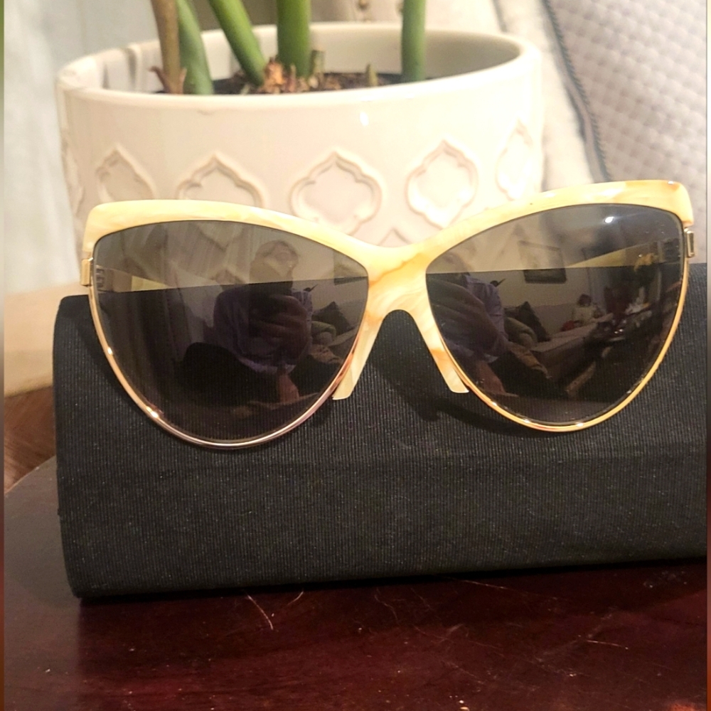 Victoria Beckham Cat Eye Tortoiseshell Ivery Frames